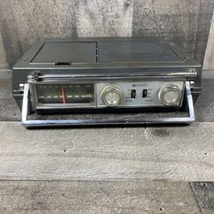 Vintage Triumph AM FM Clock Radio ac/dc Batteries Included Rare