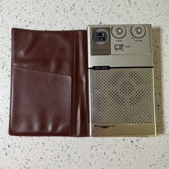 Vintage Panasonic RF-015 FM/AM Pocket Radio WORKS Mr Thin 1/2&Prime; x 3&Prime; x 5&Prime;
