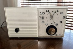 Vintage Bradford Radio and Clock, Model 91025 Light Beige ~Not Working