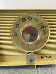 Vintage GENERAL ELECTRIC Beige AM alarm CLOCK RADIO 1960&rsquo;s Working
