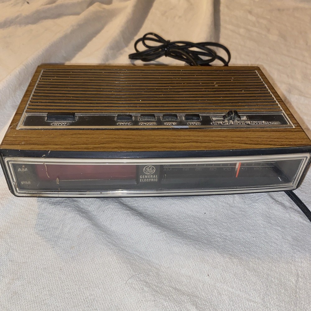 Vintage General Electric Alarm Clock Radio Model 7-4625c Faux Wood Grain Retro