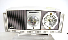 Motorola 1963 AM/FM radio C4P-55 in RARE PLUM COLOR