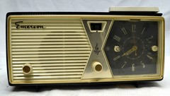 Vintage 1950&rsquo;s Black Emerson 883 Series B Clock Radio
