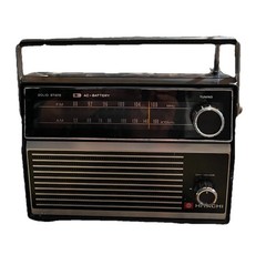 Hitachi Solid State AC-Battery AM/FM Radio Model KH951
