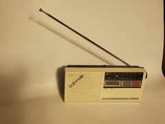 General Electric Silver & Black AM/FM Radio Bathmate. 1985.