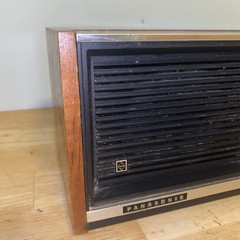 Vintage 1970&rsquo;s Panasonic RE-7371 AM FM Table Top Radio Wood Case