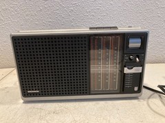 Vintage Magnavox AM/FM PSB Multi-Band Portable Radio Model 1R1200 Silver Works