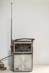 Vintage GE General Electric Transistor P-977E Portable Radio AM/FM. Good cond.