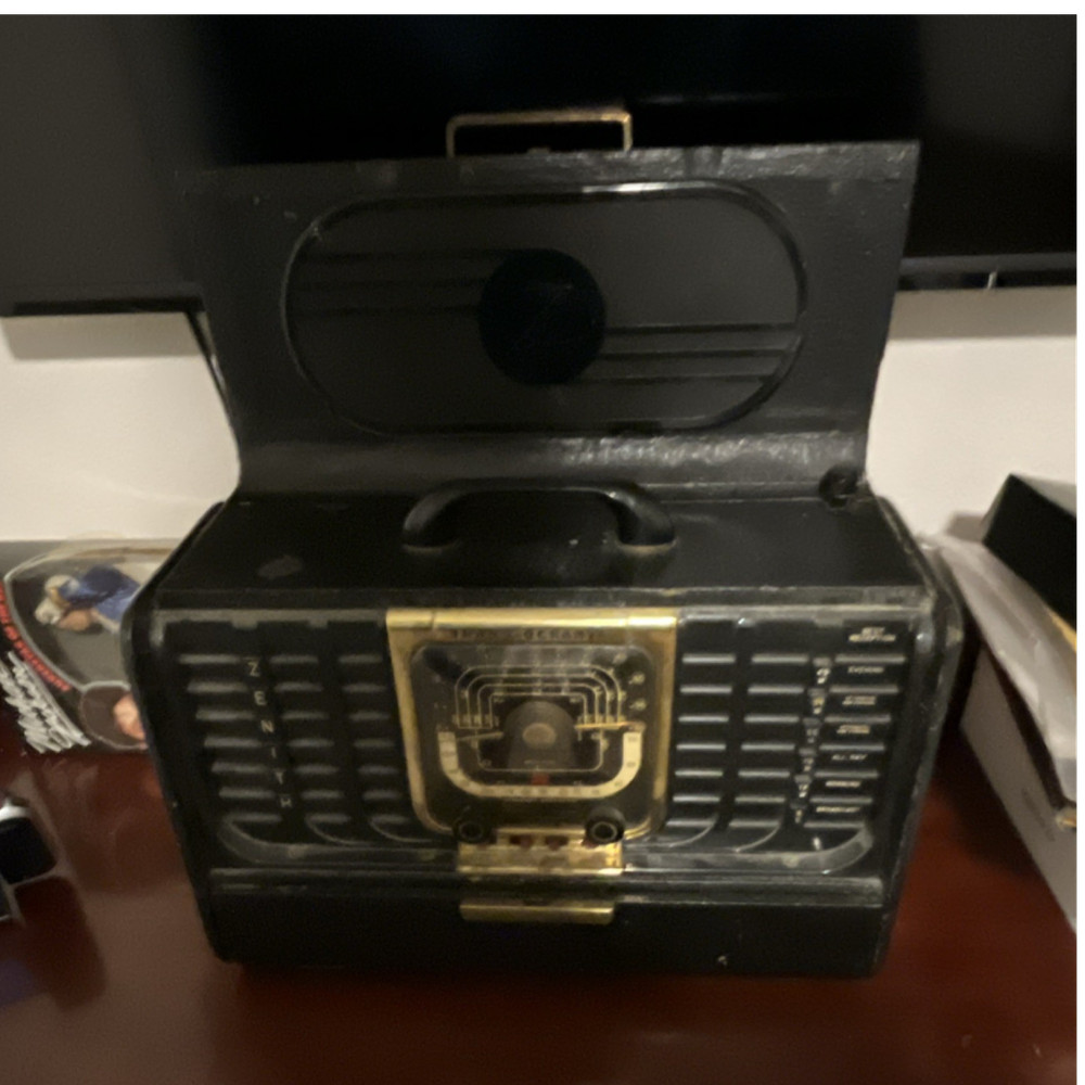 Trans-Oceanic Vintage Portable/Tabletop Radio in Carrying Case