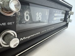 Magnavox 1R1773 Flip Clock Radio – MCM Wood Grain – WORKING Rare