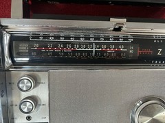 VINTAGE ZENITH ROYAL 3000 ALL TRANSISTOR TRANS-OCEANIC PORTABLE RADIO DECENT