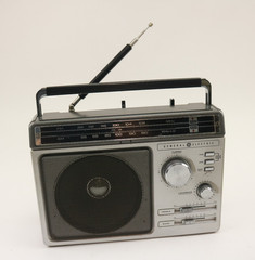 General Electric Vintage 1980 Wired FM/AM 7-2881C Radio