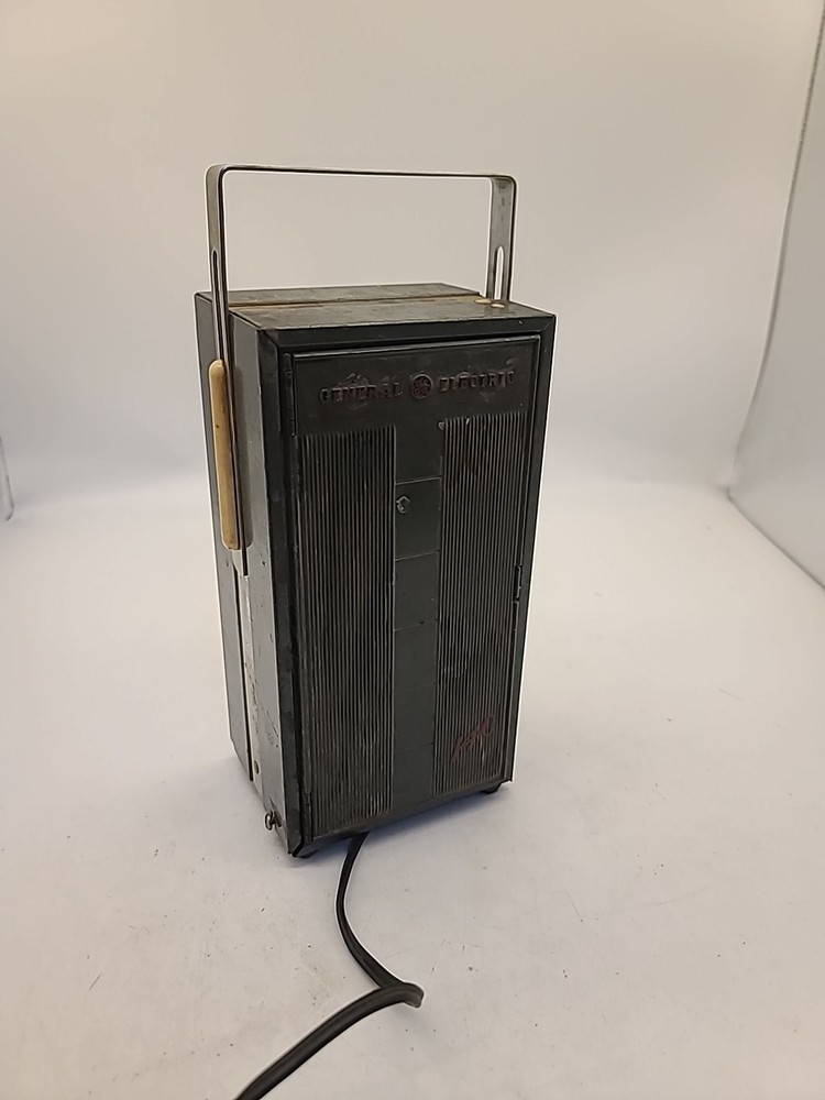 Vintage Deco GE General Electric 140 Portable AC DC RADIO ~UNTESTED PARTS REPAIR