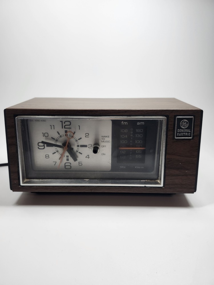 Vintage GE Clock Radio 7-4550C AM/FM Alarm Walnut Grain Retro Tested Works READ