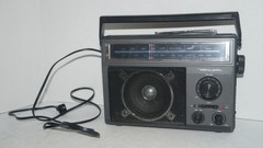 Retro Vintage REALISTIC RADIO SHACK 12-625A AM FM Portable AC DC Radio – Works