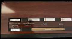 Soundesign Vintage AM/FM Electronic Clock Radio Cassette Player