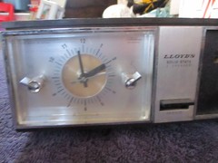 Vintage LLOYD&rsquo;S Solid State 2 Speaker Clock Radio Model 9J45G-37A Works Tested