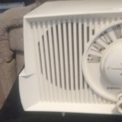 General Electric Model 425 Vintage Tube Radio, White Atomic Age Working 📻