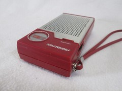 Vintage 1980&rsquo;s Sound Design red AM portable pocket radio Hong Kong ( Works )