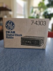 NEW NOS General Electric GE 7-4303 FM/AM Digital Flip Clock Radio 1980 Unopened