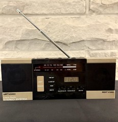Vintage AM/FM Clock Radio Stereo System w/ One Detachable Speaker – Model # Us-2