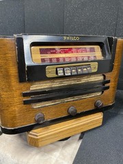 1942 – Vintage Philco Table Radio Model 42-327