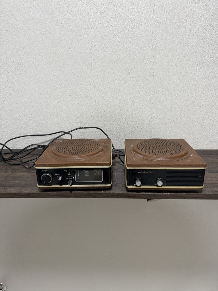 VTG Wynford Hall Flip Clock Radio Alarm Stereo Adaptor Model #NSI-1103