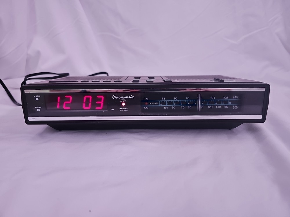 Vintage Realistic Chronomatic 251 12-1559 Wired Dual Alarm Clock AM/FM TESTED