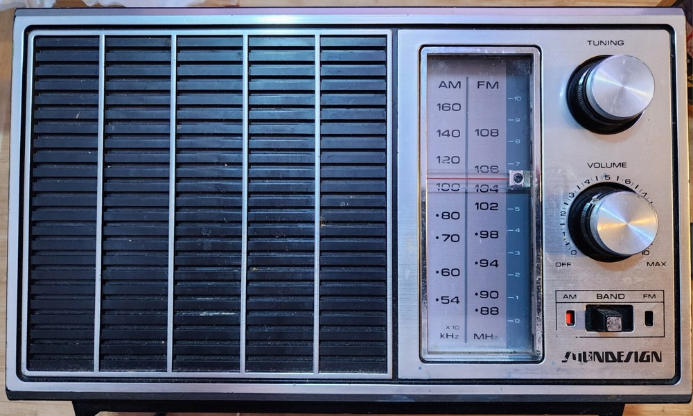 VINTAGE WORKING SOUNDDESIGN AM/FM TABLE RADIO 3333-(B) – HONG KONG