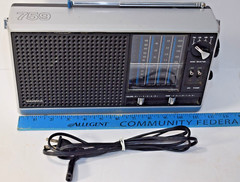 Vintage Magnavox 759 Band Radio AM / FM / CB / MB