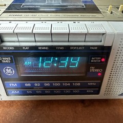 Vintage GE Model 7-4965A AM/FM Radio Cassette Recorder Digital Alarm Clock
