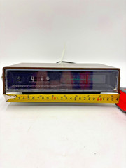 Vintage Lloyds Solid State #IJ44G-37A rolling number clock radio. Working1