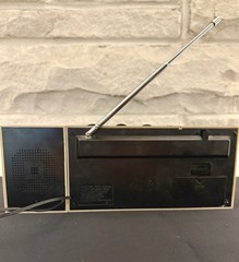Vintage AM/FM Clock Radio Stereo System w/ One Detachable Speaker – Model # Us-2