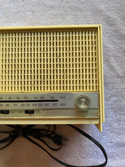 Vintage Zenith Solid State Long Distance AM/FM Radio Model A-410-W Works