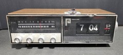 Vintage Peerless Flip Clock Radio AM/FM Digital Clock Woodgrain Alarm Works