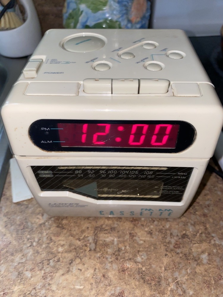 Lloyds Clock Radio CR201 Vintage Cube AM/FM Cassette Player In Beige