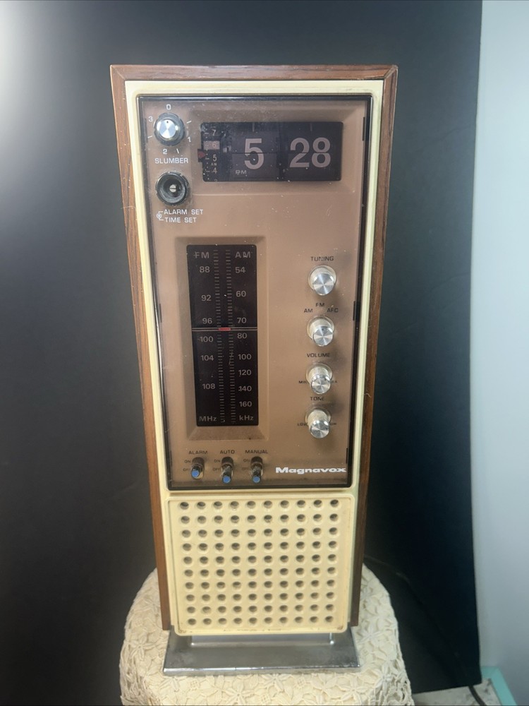 Vintage Magnavox Flip Clock Radio Model 1R1784 Woodgrain Japan AM/FM Alarm Power