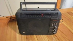 Vintage GE Superadio Am/Fm Long Range Radio Model No. 7-2887A #T12