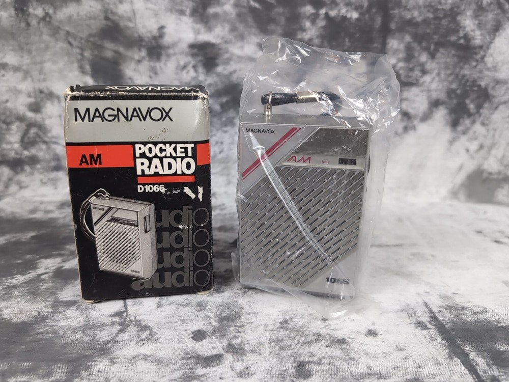 Magnavox AM Pocket Radio D1066 Original Box Working With Video Demo Vintage