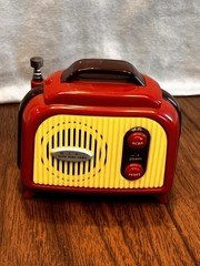 Mini Retro-Style AM/FM Auto-Scan Radio – Red & Yellow Vintage Look | Untested