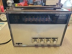 Soundesign Model 2443 AC/DC Hi-Police Lo-Police Radio – Works Very Clean