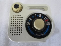 Vintage 1980&rsquo;s Sound Design white AM portable radio 1222C Hong Kong ( Works )