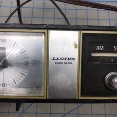 Vintage Lloyds Clock Radio J702G-108A (B)