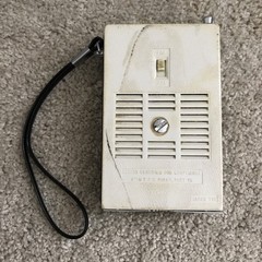 RCA Portable AM/FM Pocket Radio Vintage 1967 – Model RHM19 – « The Moppet » (READ)