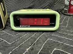 Vintage Lot of 3 80s Cube MAGNAVOX ++ Dual Alarm Clock AM/FM Radio D3110/37