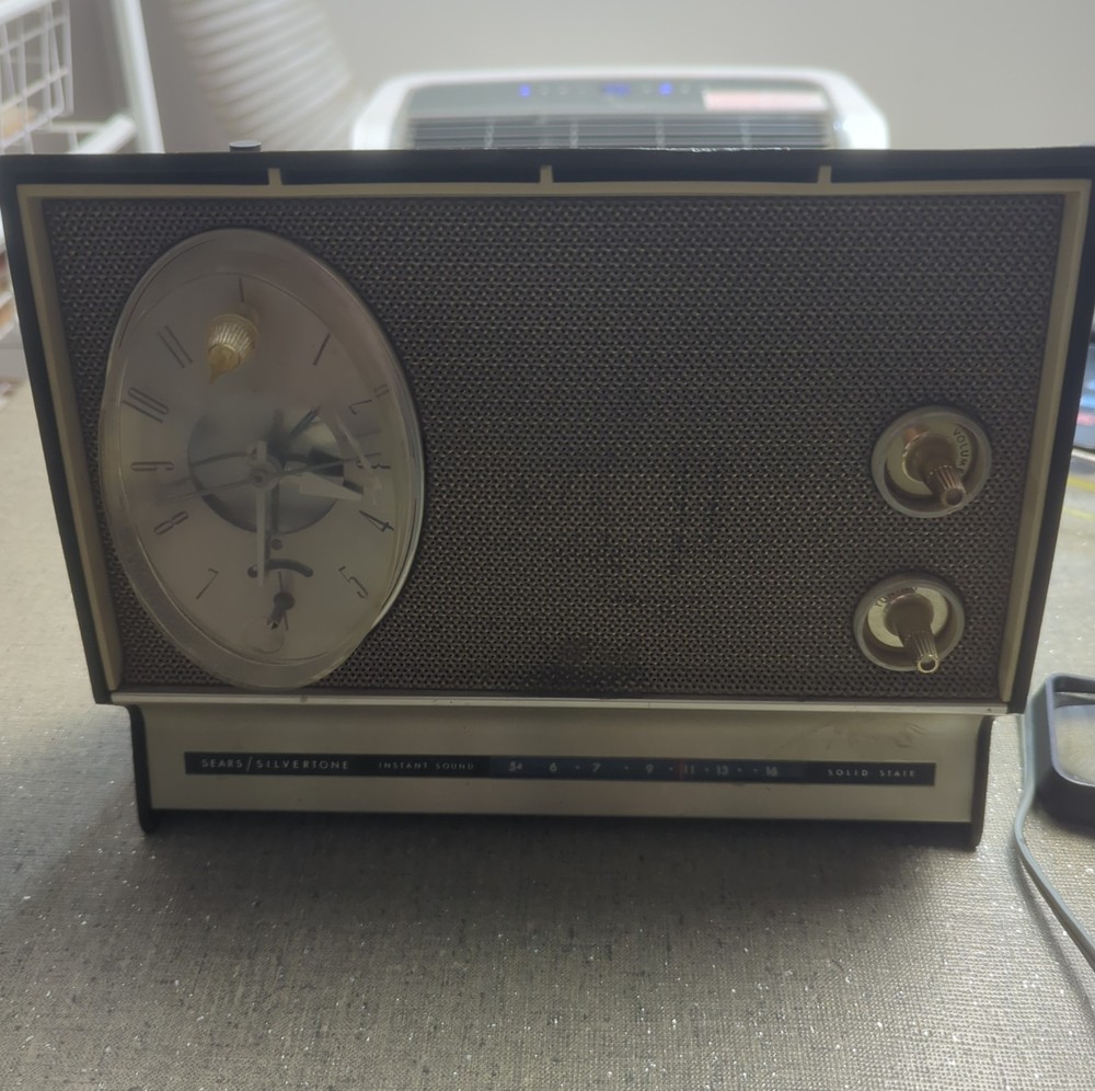 Vintage 1960s Sears Silvertone « Instant Sound » AM Clock Radio -Works!