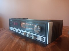 Very Nice 1-Owner Realistic Chronomatic 223 AM-FM Clock Radio w/Manual/Working