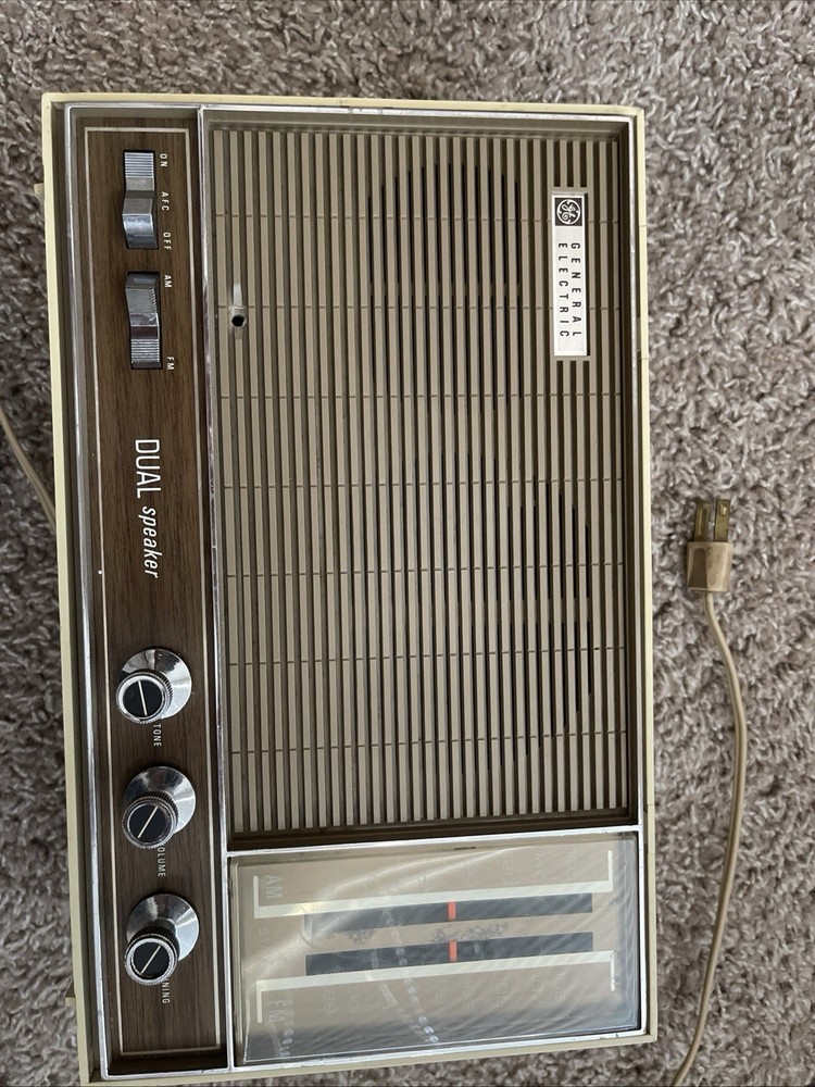 General Electric Vintage GE Model T2240-H Solid State Dual Speaker AM/FM Radio