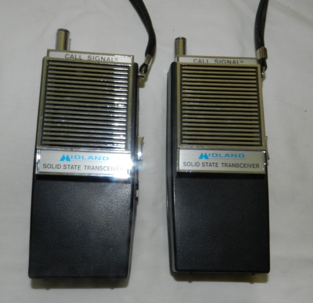 Pair Midland International Solid State Transceiver Model 13-425 Vintage