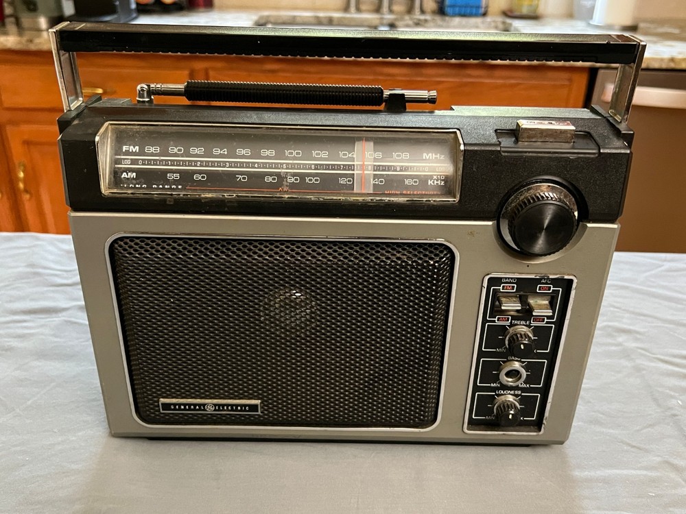 General Electric GE Superadio Long Range AM/FM 7-2880B Tested Missing Knob